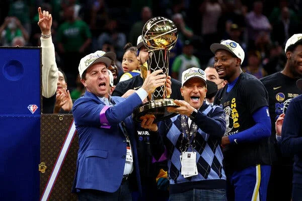 欧冠联赛冠军奖杯荣耀展示